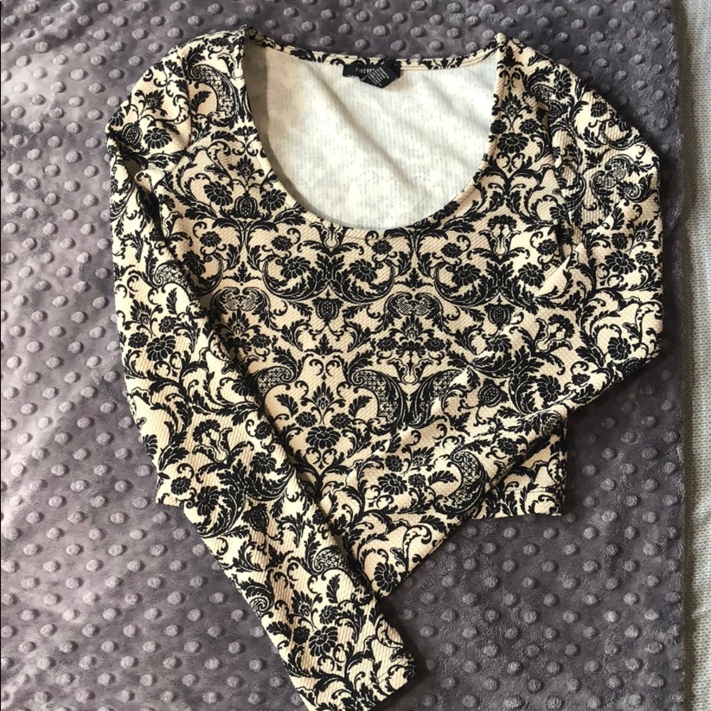 Long sleeve crop top